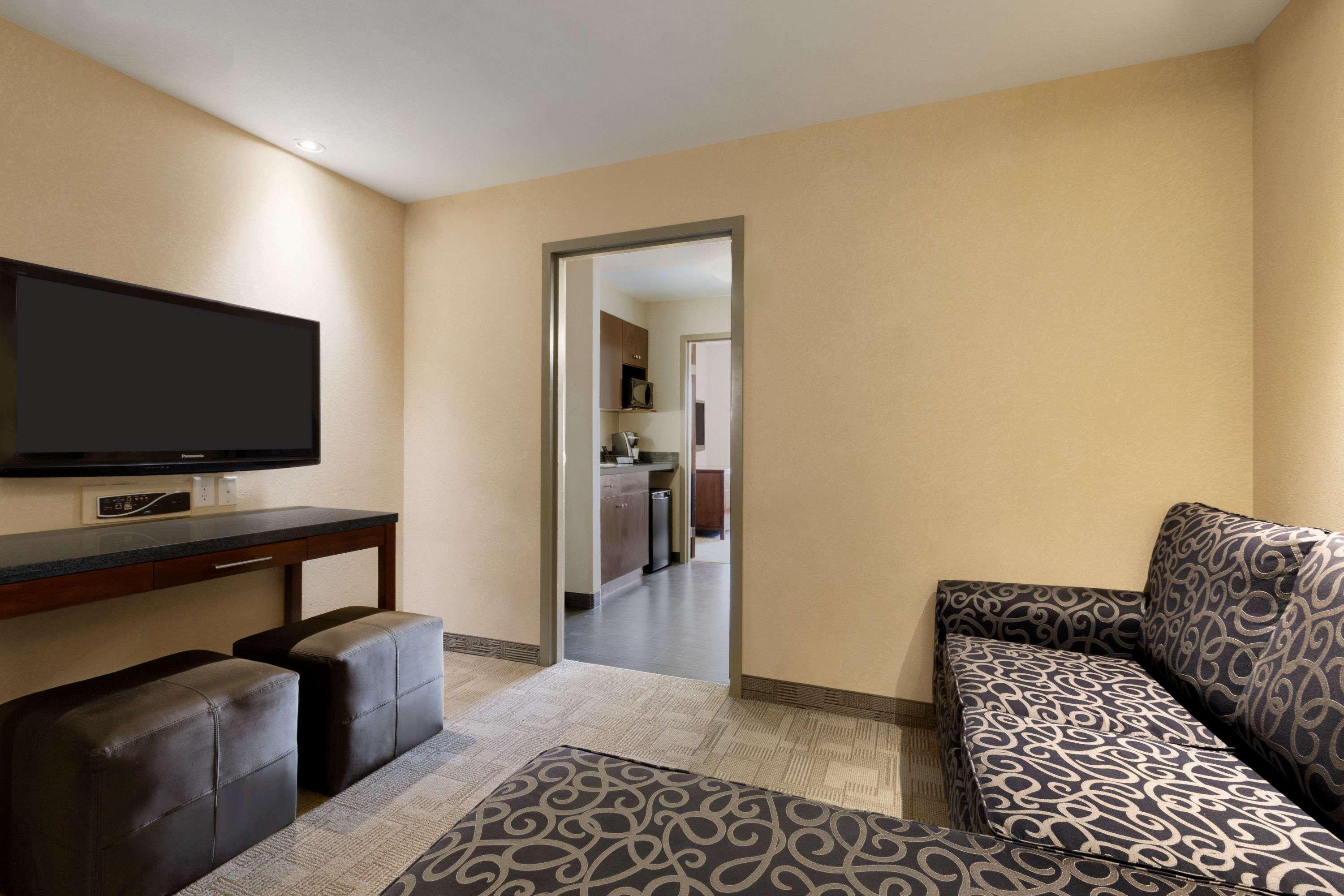 Days Inn By Wyndham Regina Airport West Ngoại thất bức ảnh