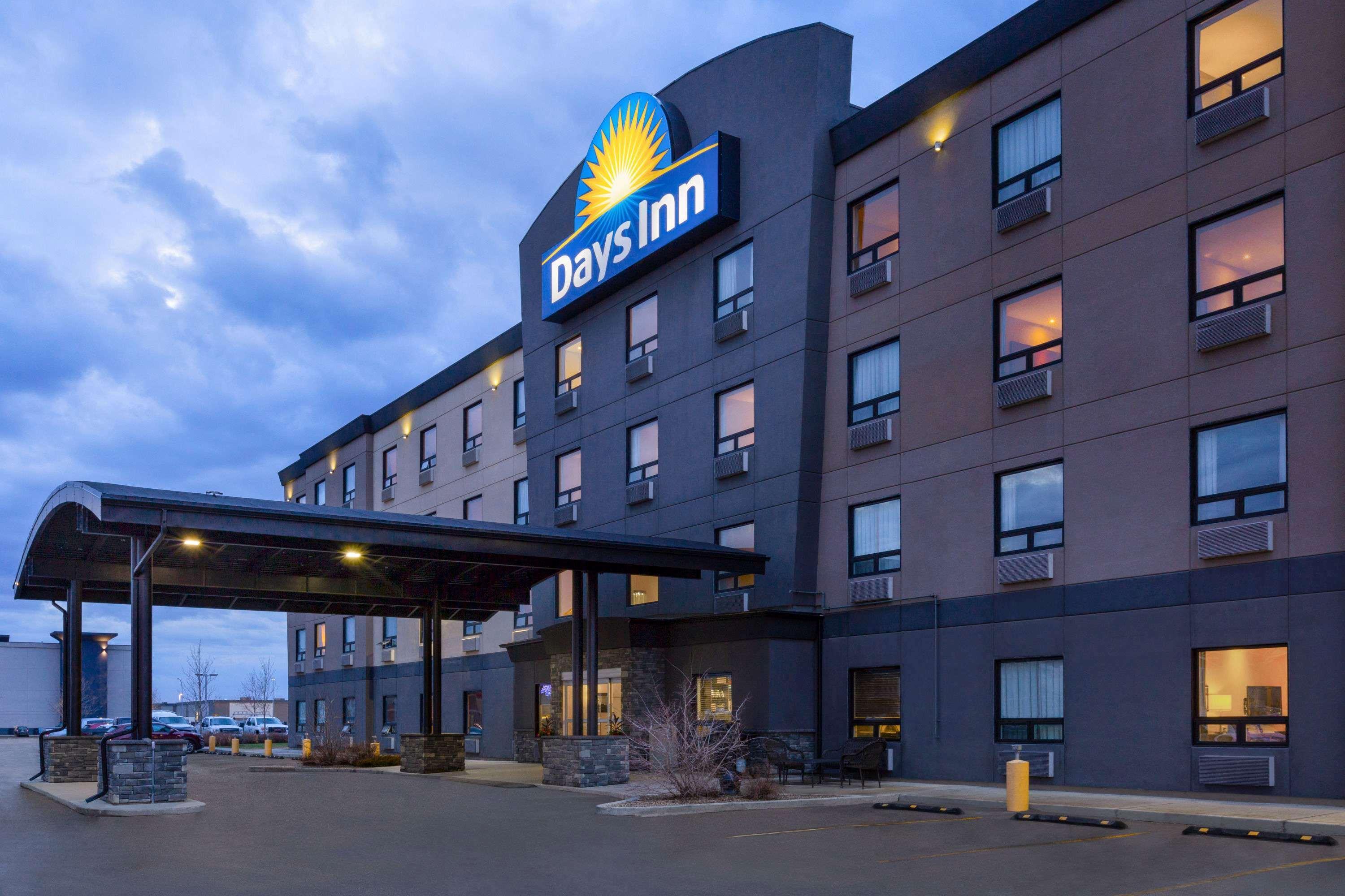 Days Inn By Wyndham Regina Airport West Ngoại thất bức ảnh