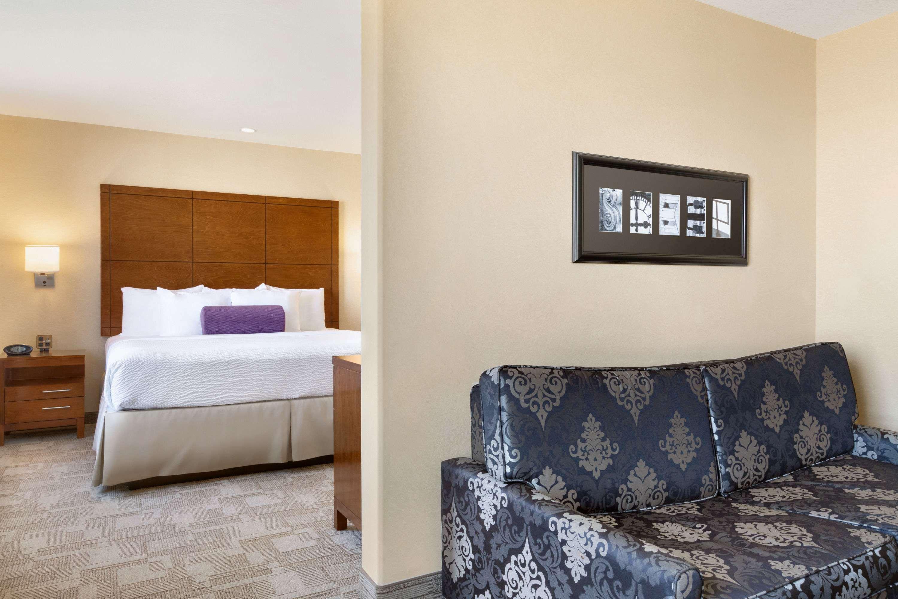 Days Inn By Wyndham Regina Airport West Ngoại thất bức ảnh