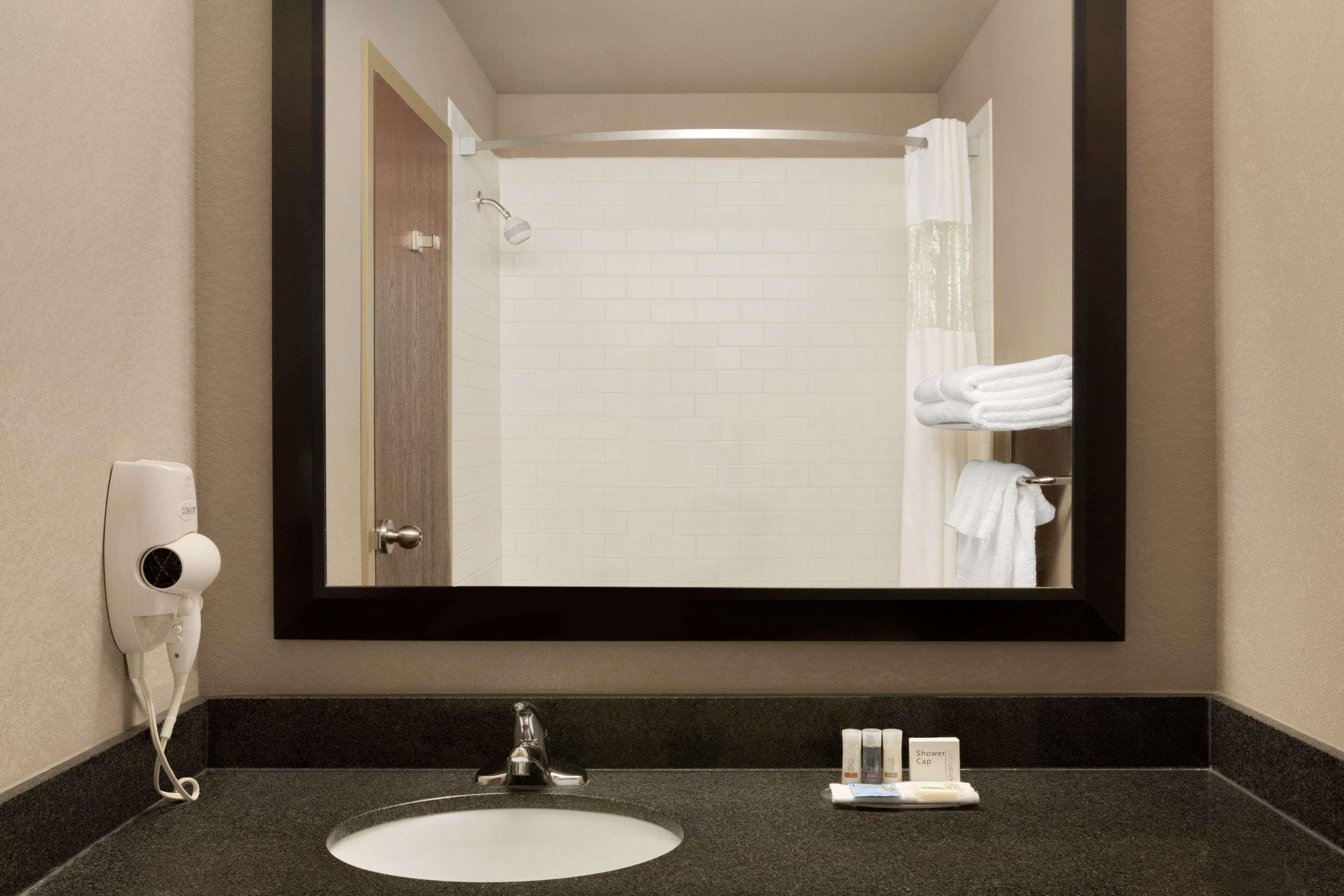 Days Inn By Wyndham Regina Airport West Ngoại thất bức ảnh